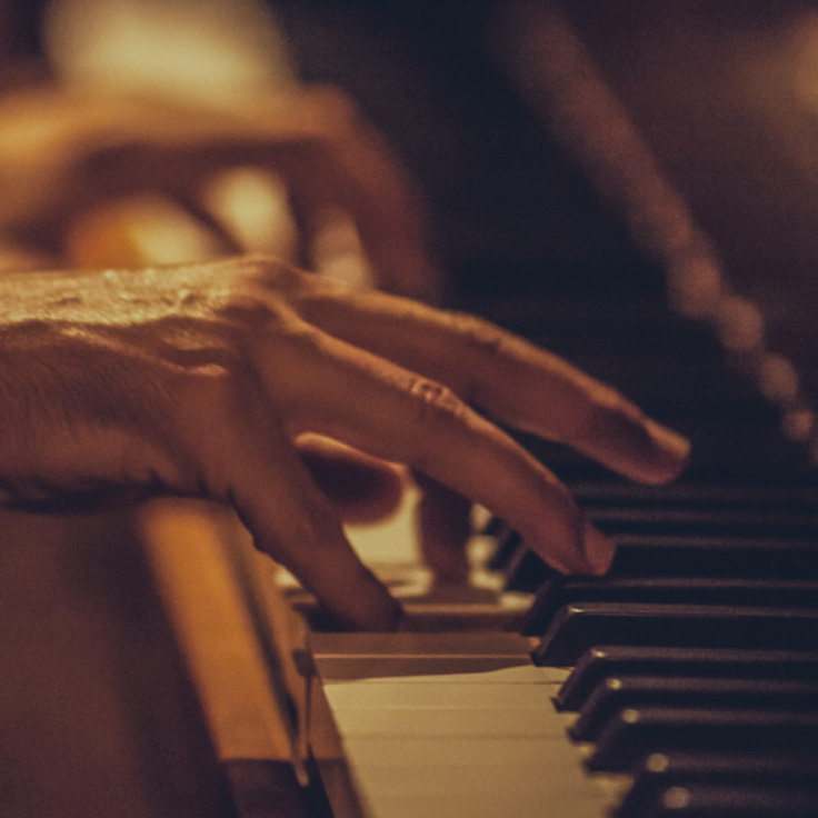 MOBILE 251108 BurtBacharach v02